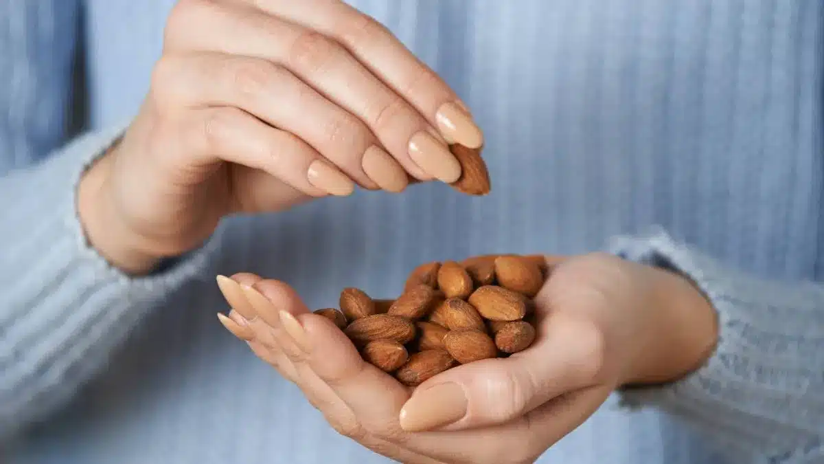 بهترین زمان خوردن بادام برای لاغری
